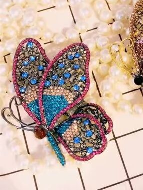 Butterfly brooch pin accessories Crystal Butterfly Brooch Pin - Blue pink